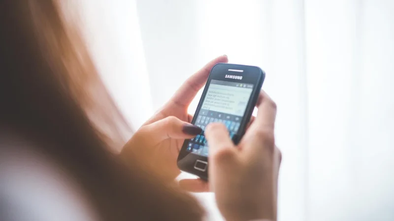 Smartphone dla niedowidzących: 5 funkcji ułatwiających korzystanie z telefonu.